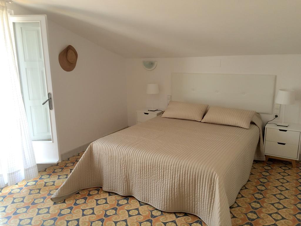Apartaments La Palmera, Terrace & Pool 산트마르티 뎀푸리에스 외부 사진